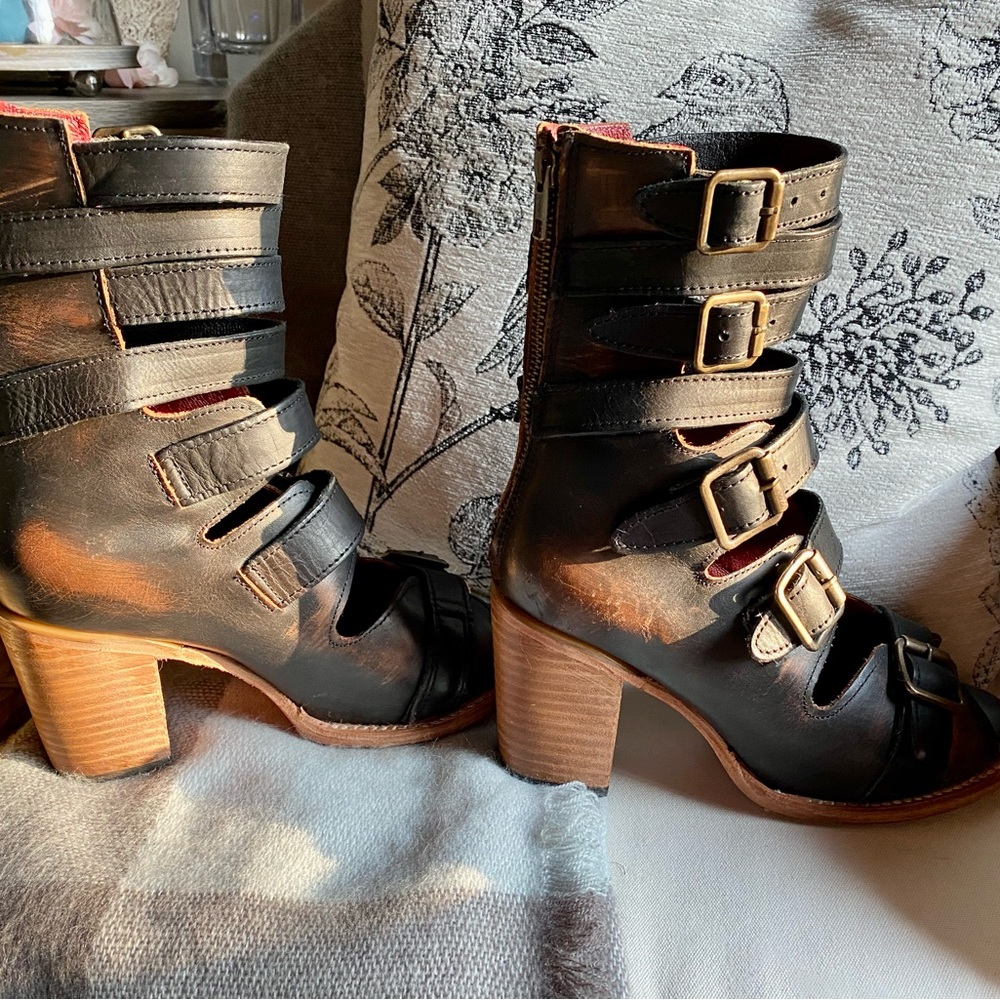 Freebird by Steven Black Bond